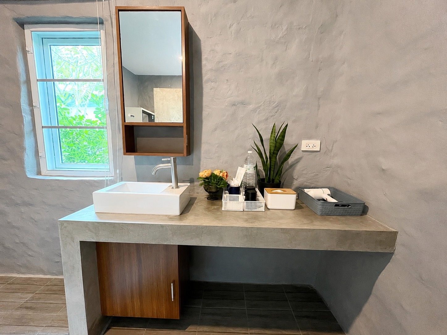 Bathroom vanity