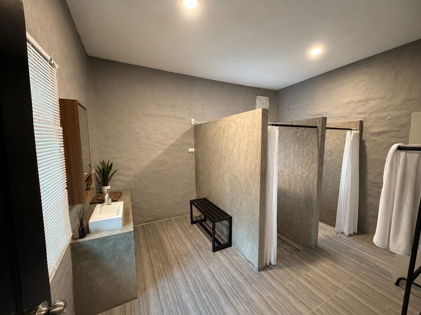 Bathroom wide