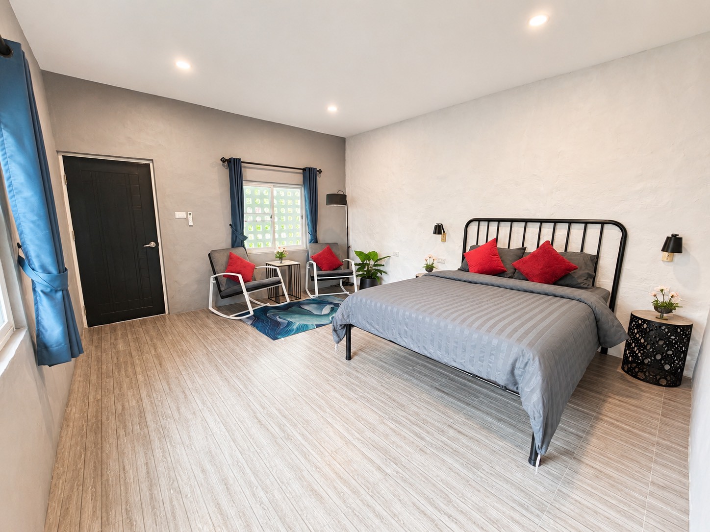 Queen Bed Room