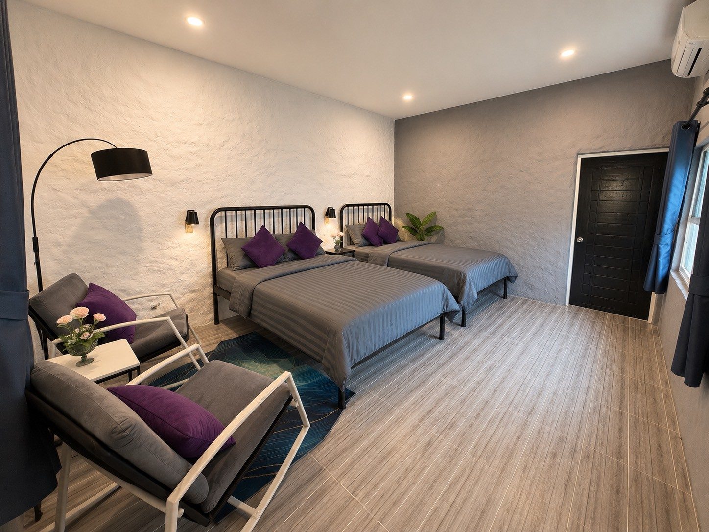 Queen room wide