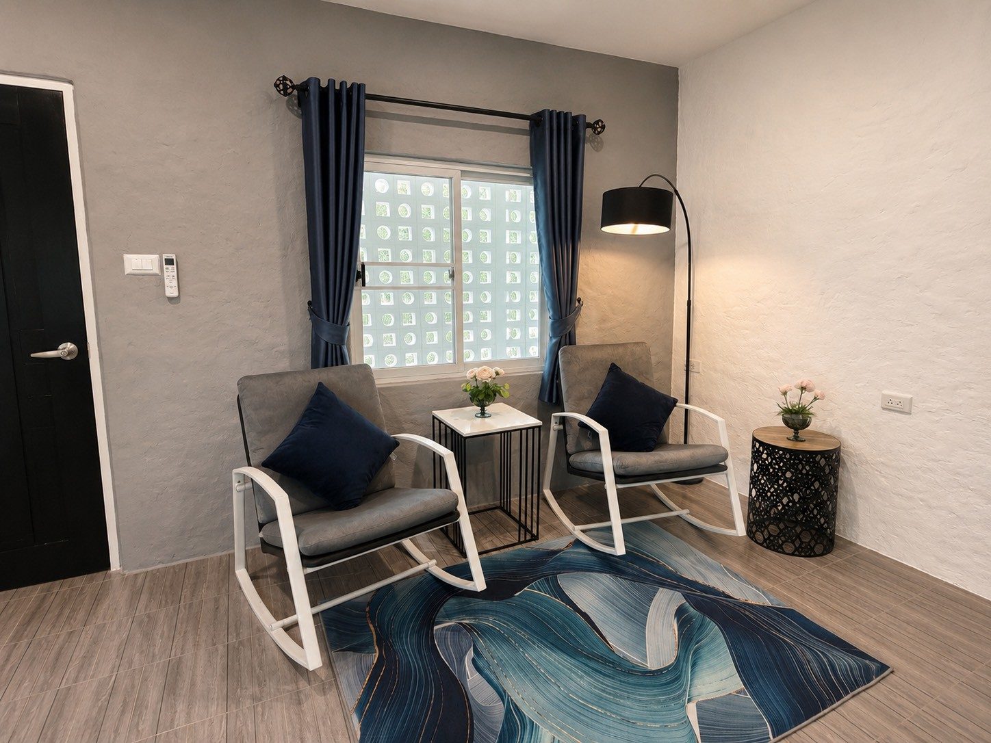 Room sitting corner
