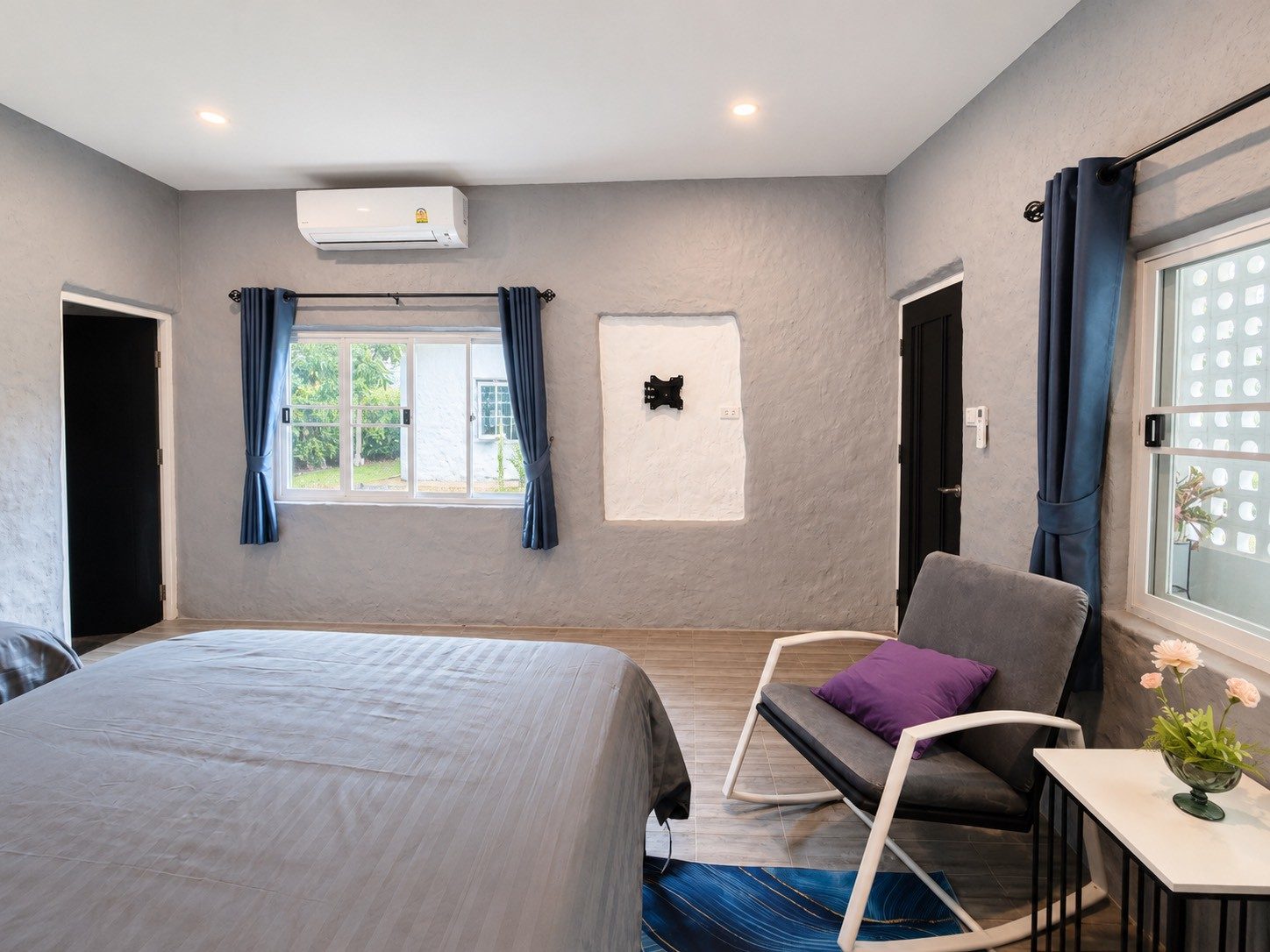 Twin room sitting corner